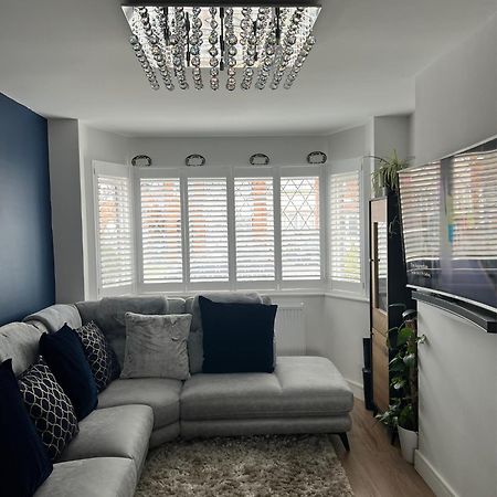 Double Room In Great Barr Near M5 - M6 - Parking - Tv Bed-Garden Birmingham Kültér fotó